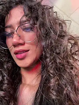 Snapshot of KaitlynLoveCam chatting on December 21, 10:28 pm KaitlynLoveCam online show from December 21, 10:28 pm