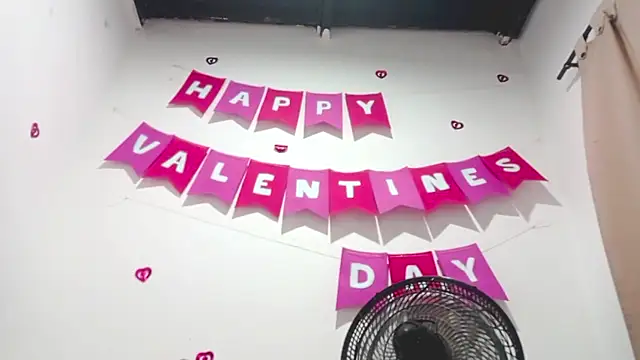 Snapshot of PetiteIvoryQueen19 chatting on February 26, 7:31 am PetiteIvoryQueen19 online show from February 26, 7:31 am