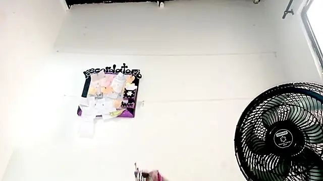 Snapshot of PetiteIvoryQueen19 chatting on September 27, 6:13 pm PetiteIvoryQueen19 online show from September 27, 6:13 pm