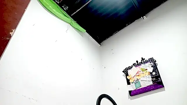 PetiteIvoryQueen19 online show from December 3, 4:09 am