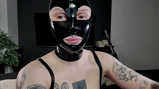 vinylstore online show from February 28, 6:20 pm