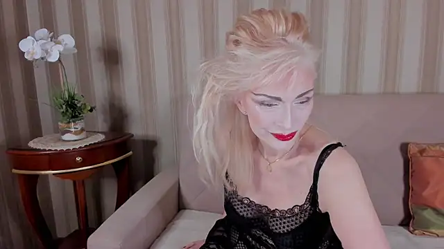 Rita Farel online show from November 3, 9:05 pm