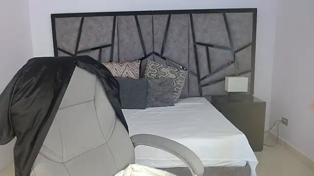 Snapshot of adhara_cortez chatting on February 19, 8:49 pm adhara cortez online show from February 19, 8:49 pm