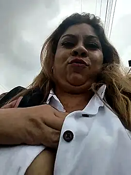 Laura-Hernandez online show from February 22, 7:03 pm