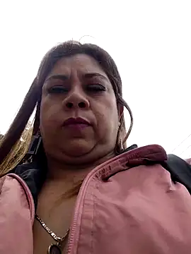 Laura-Hernandez online show from October 31, 2:40 pm