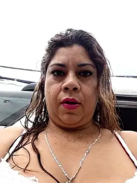 Snapshot of Laura-Hernandez chatting on January 6, 3:16 pm Laura-Hernandez online show from January 6, 3:16 pm