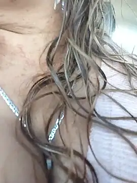 Snapshot of Laura-Hernandez chatting on January 7, 3:25 pm Laura-Hernandez online show from January 7, 3:25 pm