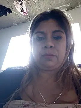 Snapshot of Laura-Hernandez chatting on January 15, 1:37 pm Laura-Hernandez online show from January 15, 1:37 pm