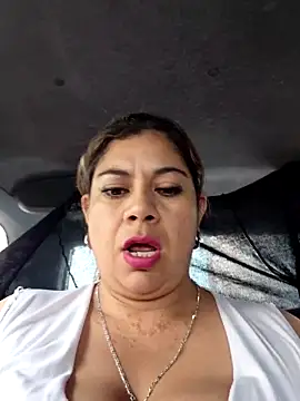 Snapshot of Laura-Hernandez chatting on February 1, 3:54 pm Laura-Hernandez online show from February 1, 3:54 pm
