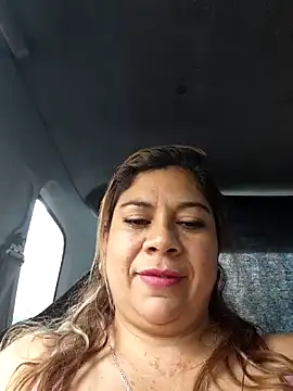 Snapshot of Laura-Hernandez chatting on February 2, 7:34 pm Laura-Hernandez online show from February 2, 7:34 pm