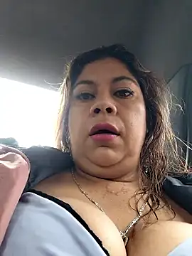 Snapshot of Laura-Hernandez chatting on February 3, 3:17 pm Laura-Hernandez online show from February 3, 3:17 pm