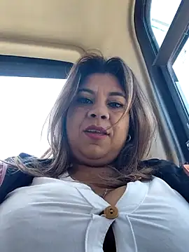 Snapshot of Laura-Hernandez chatting on February 27, 3:12 pm Laura-Hernandez online show from February 27, 3:12 pm