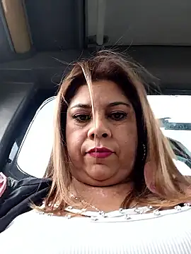 Laura-Hernandez online show from April 10, 3:39 pm