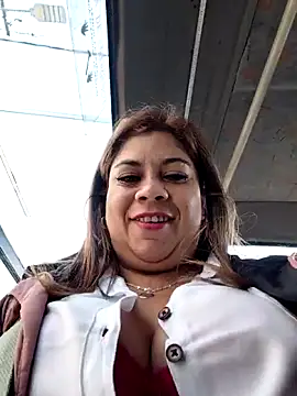 Snapshot of Laura-Hernandez chatting on June 12, 2:05 pm Laura-Hernandez online show from June 12, 2:05 pm