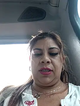 Snapshot of Laura-Hernandez chatting on June 26, 4:11 pm Laura-Hernandez online show from June 26, 4:11 pm