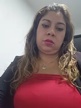 Snapshot of Laura-Hernandez chatting on July 20, 2:04 am Laura-Hernandez online show from July 20, 2:04 am