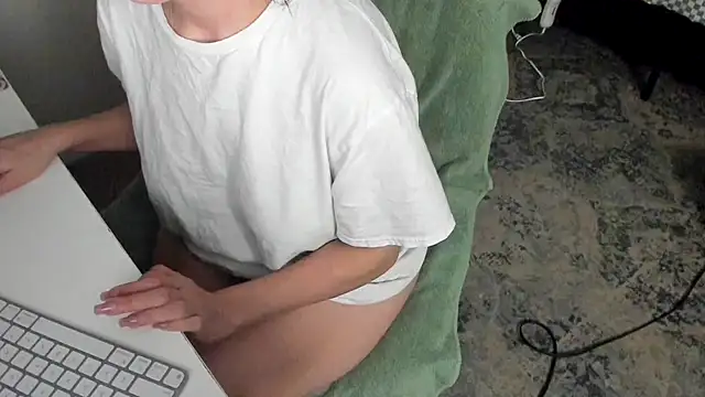 bigb00tyjudyyX online show from April 4, 7:33 pm