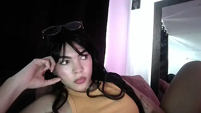 Snapshot of Kiri_Cutee chatting on March 18, 8:04 pm Kiri Cutee online show from March 18, 8:04 pm