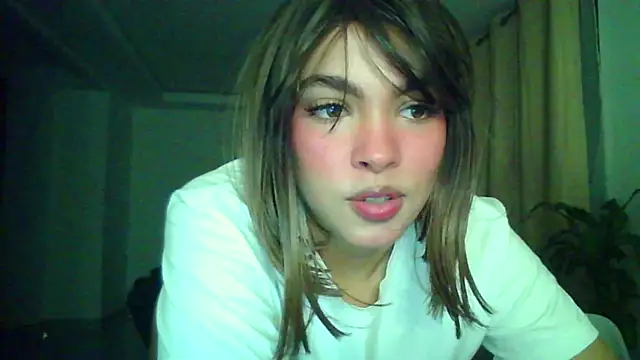 Snapshot of Kiri_Cutee chatting on November 15, 4:32 am Kiri Cutee online show from November 15, 4:32 am