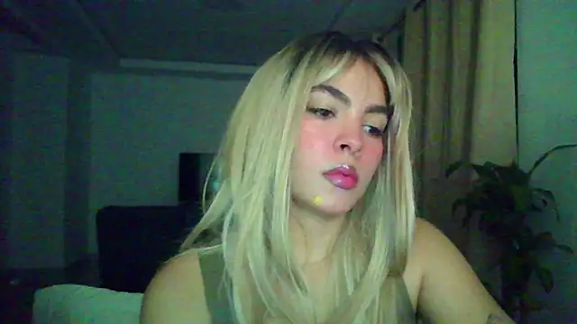 Snapshot of Kiri_Cutee chatting on November 29, 4:48 am Kiri Cutee online show from November 29, 4:48 am
