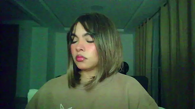 Snapshot of Kiri_Cutee chatting on December 3, 3:47 am Kiri Cutee online show from December 3, 3:47 am
