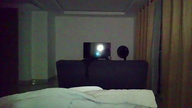 Snapshot of Kiri_Cutee chatting on December 4, 4:33 am Kiri Cutee online show from December 4, 4:33 am