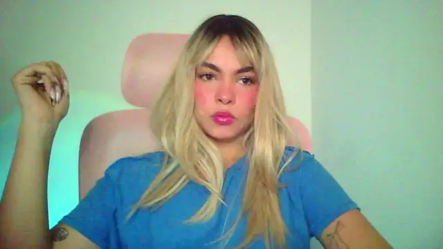 Snapshot of Kiri_Cutee chatting on January 13, 3:56 am Kiri Cutee online show from January 13, 3:56 am