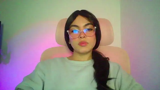 Snapshot of Kiri_Cutee chatting on January 18, 5:00 am Kiri Cutee online show from January 18, 5:00 am