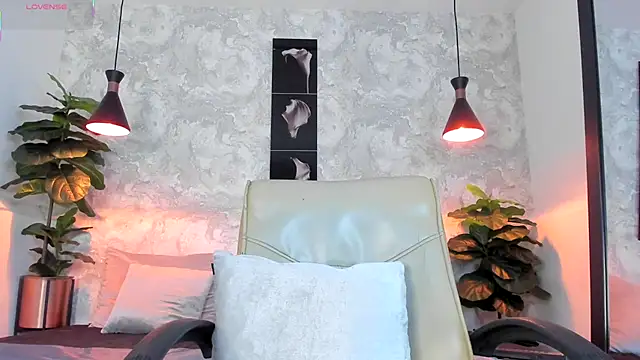 Snapshot of Regan__ chatting on December 20, 3:02 am Regan online show from December 20, 3:02 am