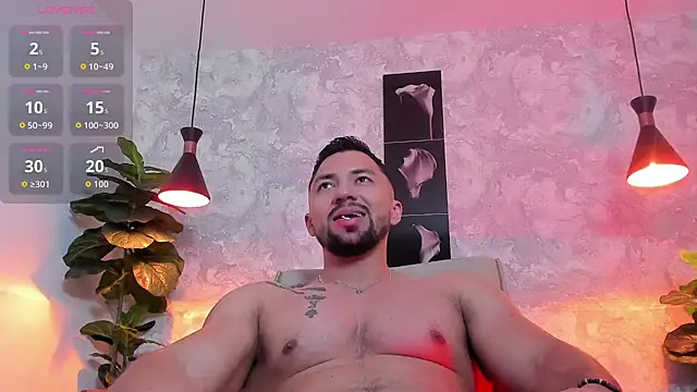 Snapshot of Regan__ chatting on February 5, 4:28 am Regan online show from February 5, 4:28 am