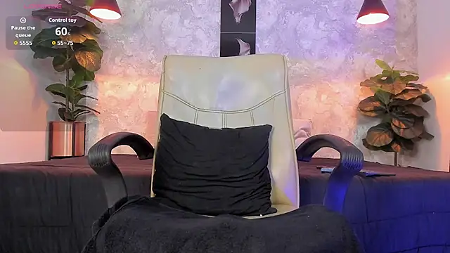 Snapshot of Regan__ chatting on February 6, 9:29 pm Regan online show from February 6, 9:29 pm