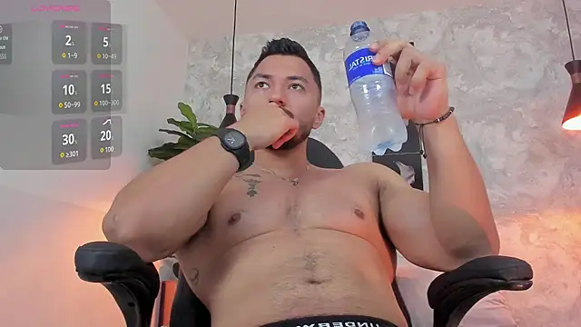 Snapshot of Regan__ chatting on February 10, 2:37 am Regan online show from February 10, 2:37 am