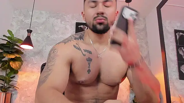 Snapshot of Regan__ chatting on February 11, 2:16 am Regan online show from February 11, 2:16 am