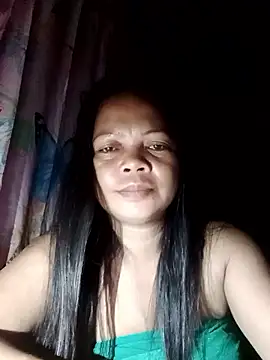 Snapshot of 880HOT chatting on June 14, 7:27 pm 880HOT online show from June 14, 7:27 pm