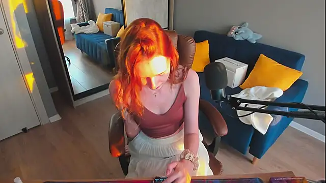 Snapshot of OddlyFamiliar chatting on September 12, 3:34 pm OddlyFamiliar online show from September 12, 3:34 pm