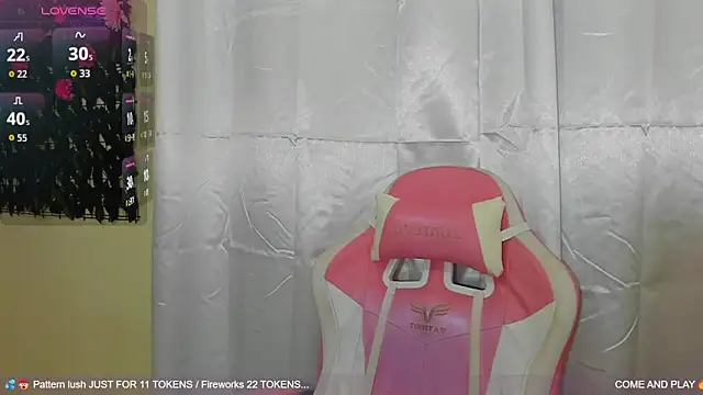 sweetieandjuicyy online show from October 27, 1:04 pm