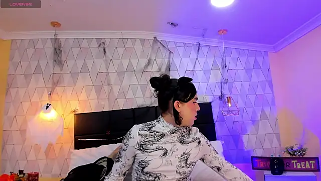 JustinePerry online show from October 25, 1:51 pm