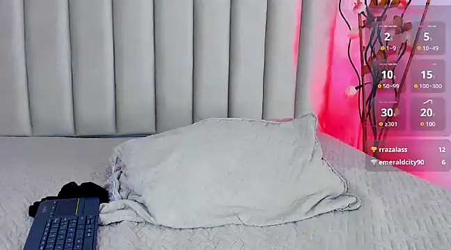 franchescamm online show from February 13, 11:04 pm