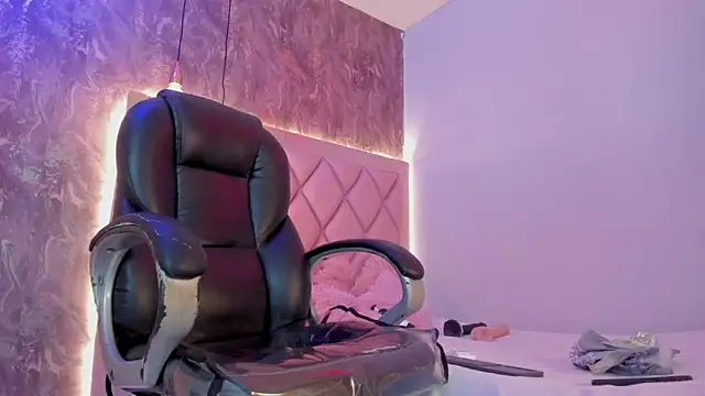 megan 100 online show from June 2, 6:21 pm