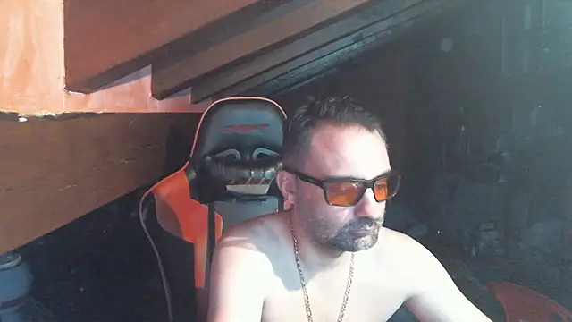 Snapshot of 6996horus chatting on September 15, 5:18 am 6996horus online show from September 15, 5:18 am