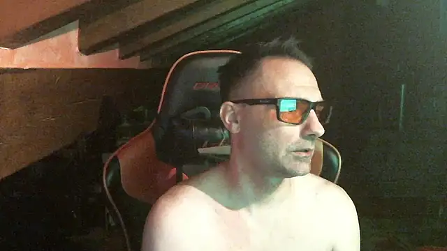 Snapshot of 6996horus chatting on October 9, 1:47 am 6996horus online show from October 9, 1:47 am