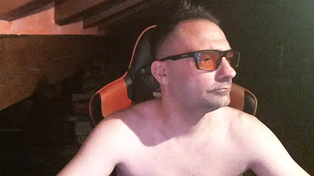 Snapshot of 6996horus chatting on October 10, 4:11 am 6996horus online show from October 10, 4:11 am