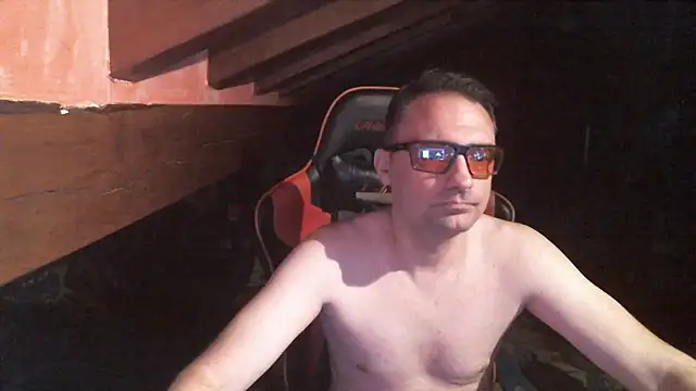 Snapshot of 6996horus chatting on October 18, 4:48 am 6996horus online show from October 18, 4:48 am