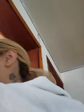 Snapshot of 911Calling chatting on December 10, 3:44 pm 911Calling online show from December 10, 3:44 pm