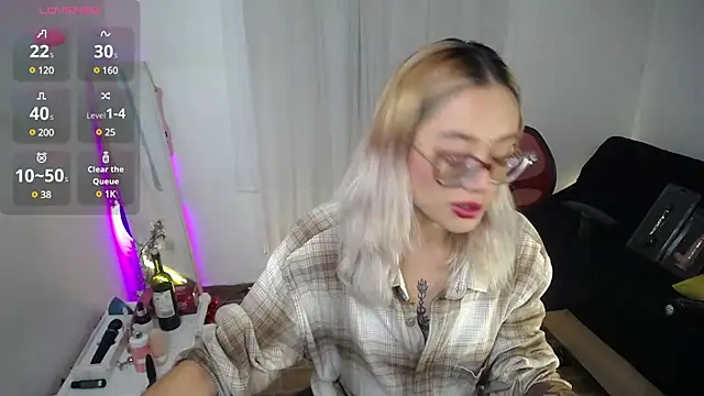 Snapshot of 911Calling chatting on January 12, 8:03 pm 911Calling online show from January 12, 8:03 pm