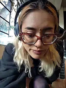 Snapshot of 911Calling chatting on January 21, 10:19 pm 911Calling online show from January 21, 10:19 pm