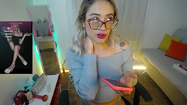 Snapshot of 911Calling chatting on January 29, 2:40 am 911Calling online show from January 29, 2:40 am