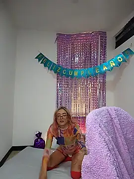 Snapshot of 911Calling chatting on February 8, 2:36 am 911Calling online show from February 8, 2:36 am