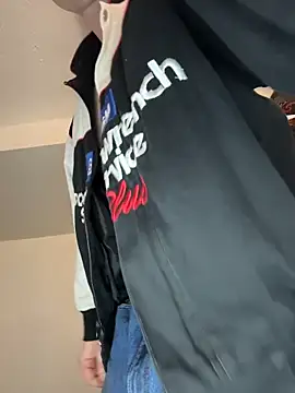 Snapshot of slam_bro chatting on December 1, 2:05 am slam bro online show from December 1, 2:05 am