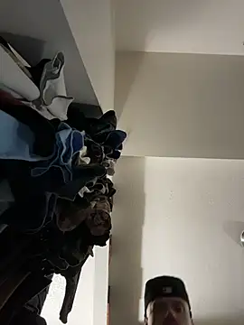 Snapshot of slam_bro chatting on December 16, 11:21 pm slam bro online show from December 16, 11:21 pm